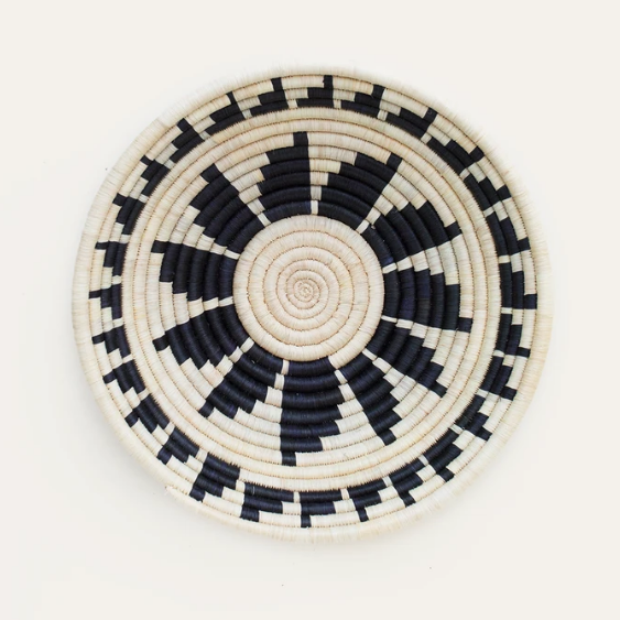 Bust Raffia Plateau
